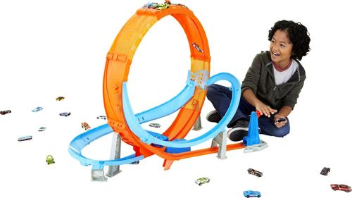 Hot Wheels Massive Loop Mayhem Track Set with 28-In Wide Track Loop and 1 Car