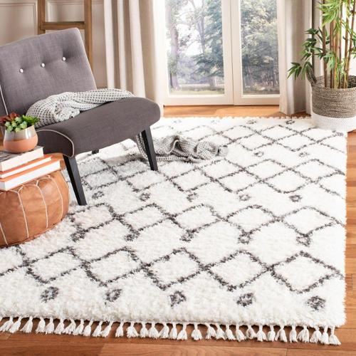 SAFAVIEH Flokati Chelsey Aztec Fringe Polyester Shag Area Rug, Ivory/Dark Grey, 5'3 x7'6